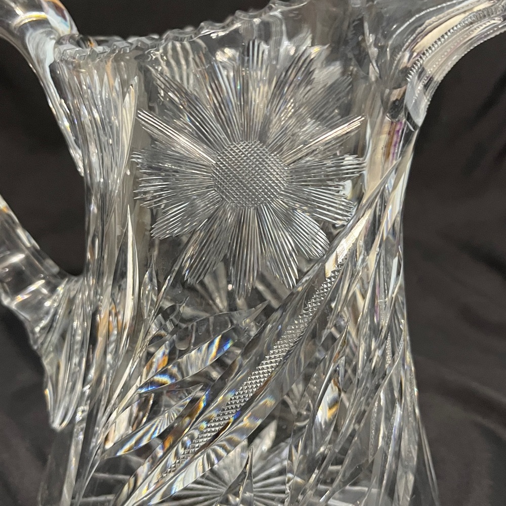 ANTIQUE PAIRPOINT 8" DAISY HAND CUT CRYSTAL PITCHER - 24 PT. STAR CUT BOTTOM - Picture 9 of 9